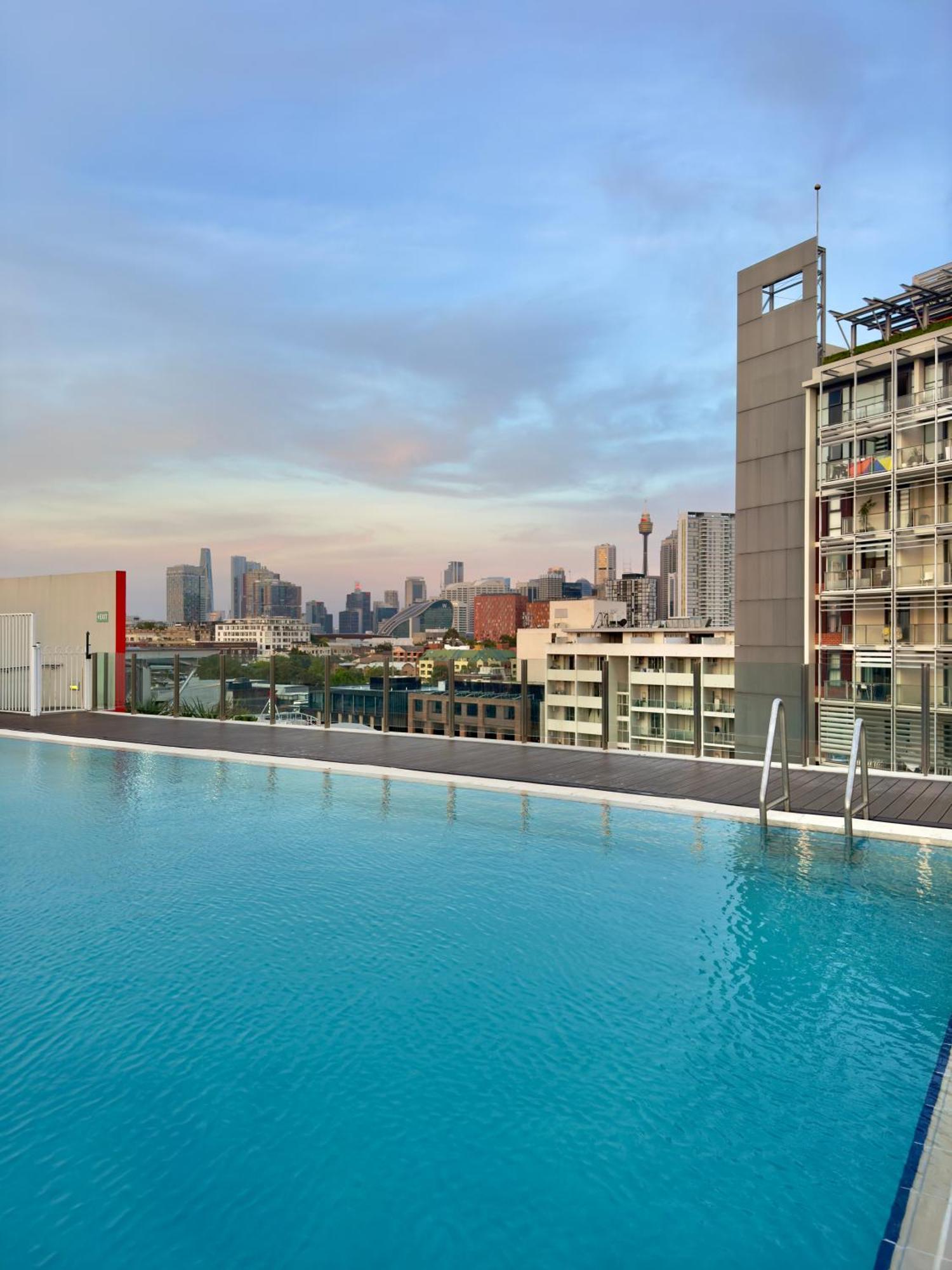 - Entire Unit With Rooftop Pool Apartment *